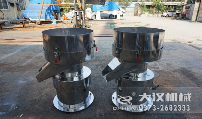 不銹鋼涂料振動篩是一種比較受用戶歡迎的產(chǎn)品之一，主要優(yōu)勢耐酸堿，不生銹，使用壽命長。