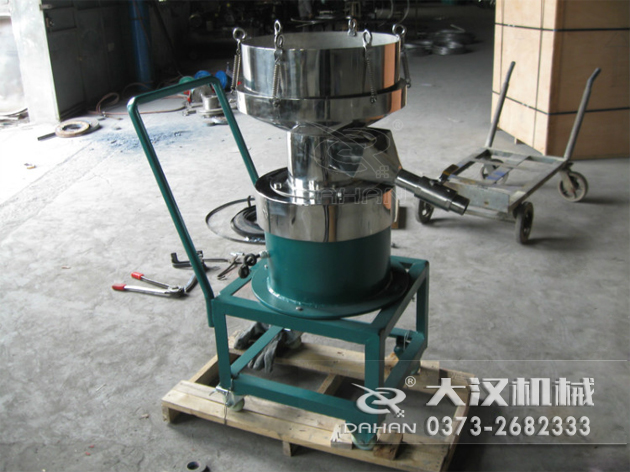 特殊制作的涂料振動篩-加裝小推車裝置，方便設備的移動。